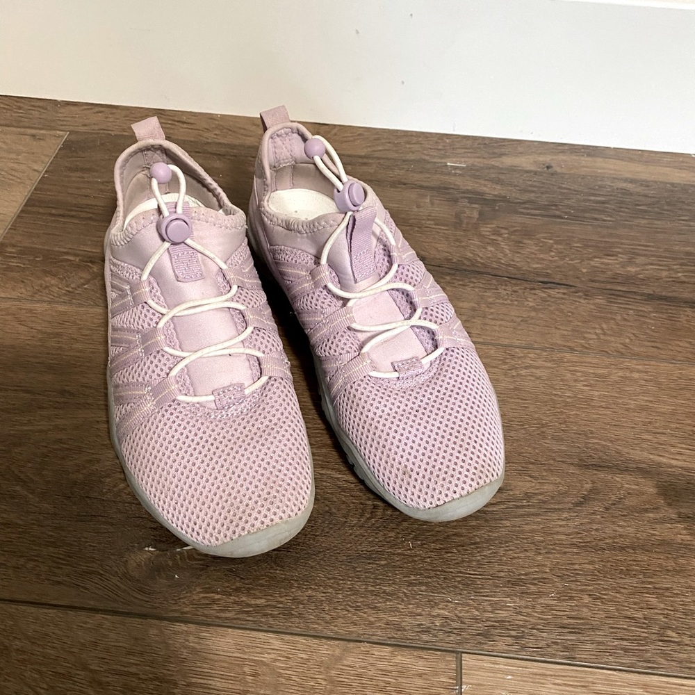 Water shoes size 6 lavender